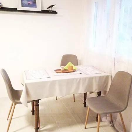 Leah Hotel de apartamente *