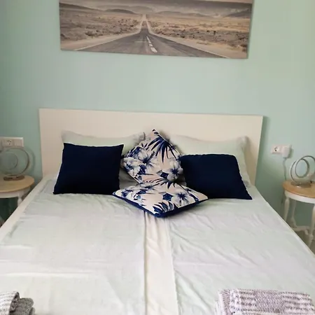 Leah Hotel de apartamente Gerakini