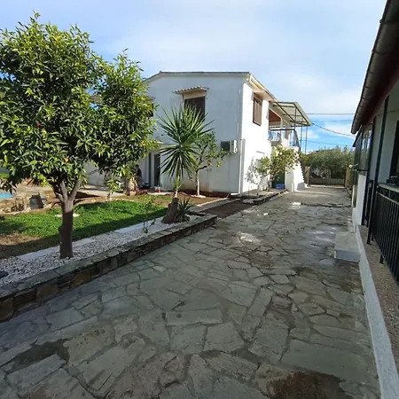 Leah Hotel de apartamente Gerakini