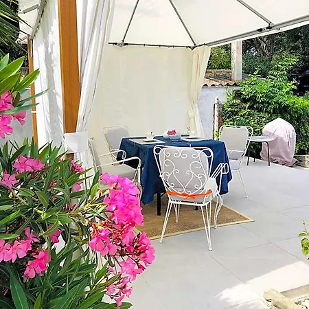 Leah Paralia Gerakinis Lejlighedshotel