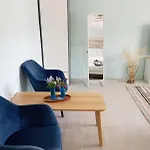 Leah アパートホテル