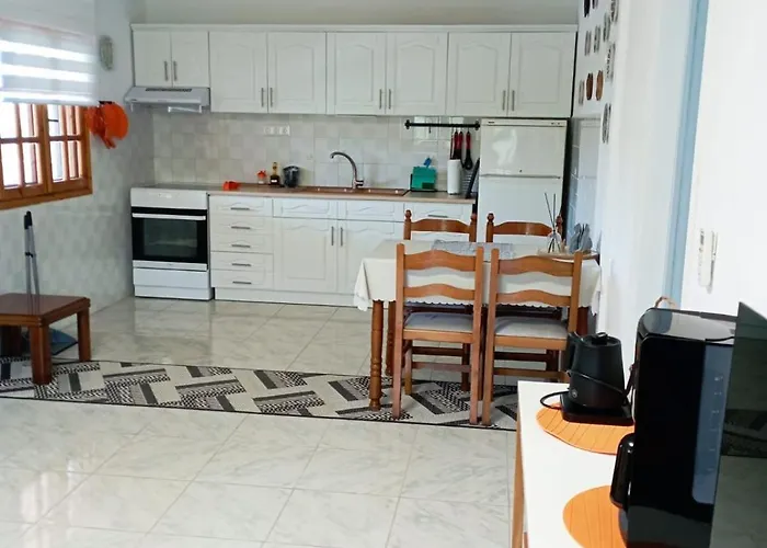 Leah Ξενοδοχείο με διαμερίσματα *