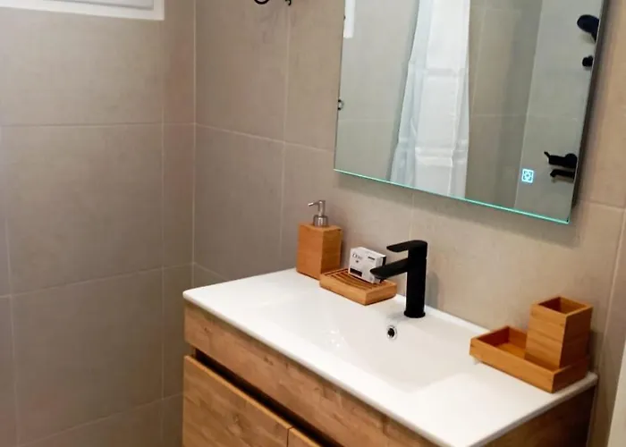 Leah Ξενοδοχείο με διαμερίσματα *