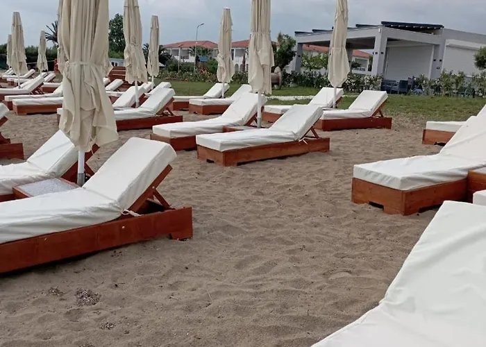 Ξενοδοχείο με διαμερίσματα Leah Γερακινή