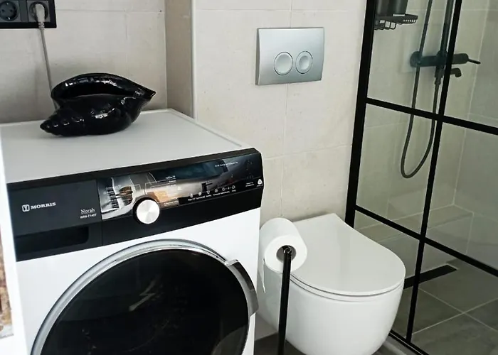 Leah Γερακινή